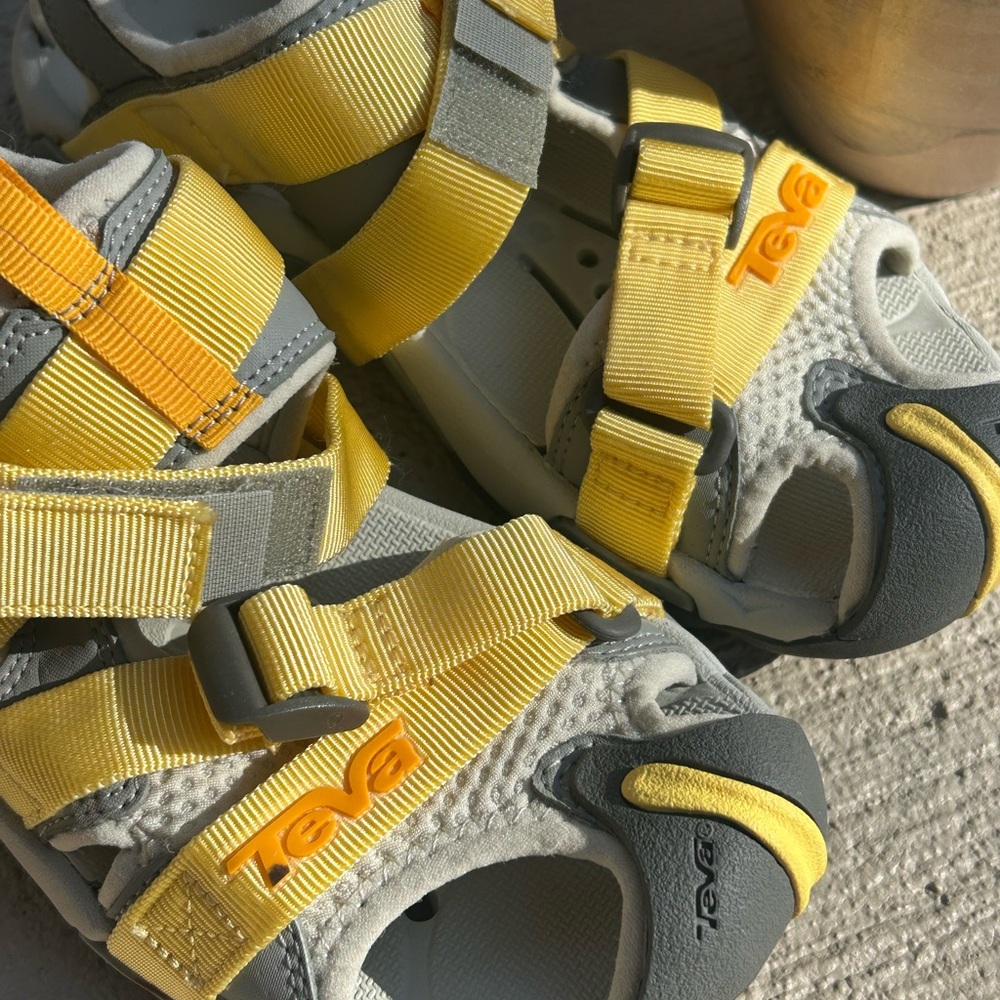 Teva Yellow and Gray Women's Sandals like new. Sz 5 Karnali - Picture 2 of 4